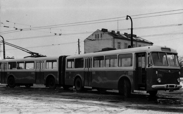 Trolejbus w zajezdni na Chełmskiej, 1963 Trolejbus w zajezdni na Chełmskiej, 1963