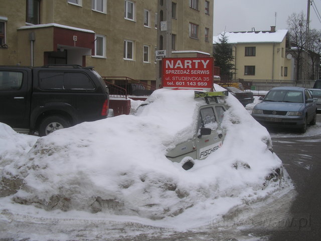 ulica Studencka, reklama sklepu narciarskiego, 2010