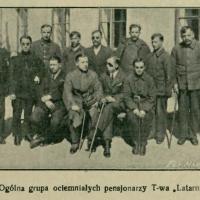 Ociemniali pensjonarze, 1925