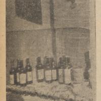 Butelki i budyń, 1955
