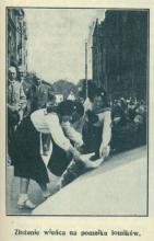 Złożenie wieńca, 1934