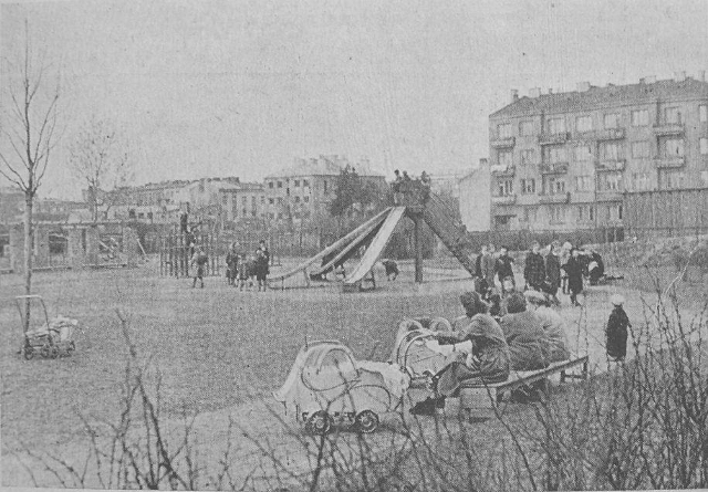 Plac zabaw przy Różanej, ok. 1950