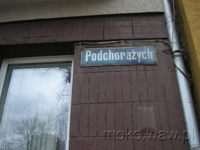 Podchorążych 4, tabliczka