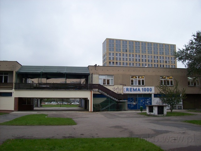 Pawilon handlowy przy Al. Niepodległości, 2010