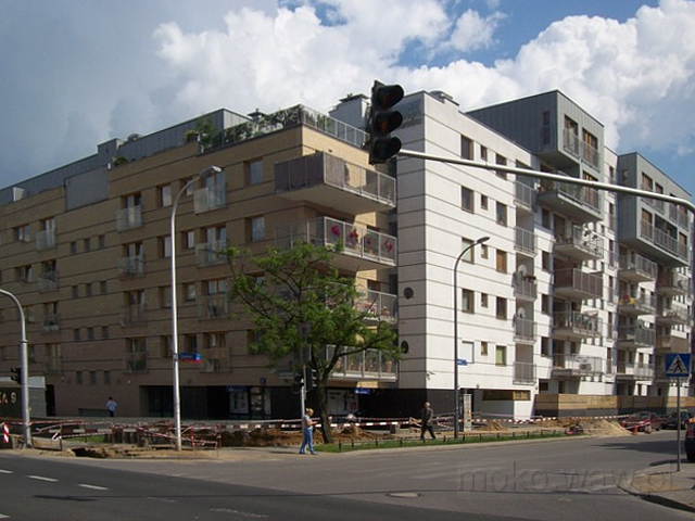 Chełmska 9, róg Bobrowieckiej