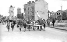 Puławska, 1945, I obchody rocznicy PW