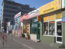 Puławska 82 - pawilony